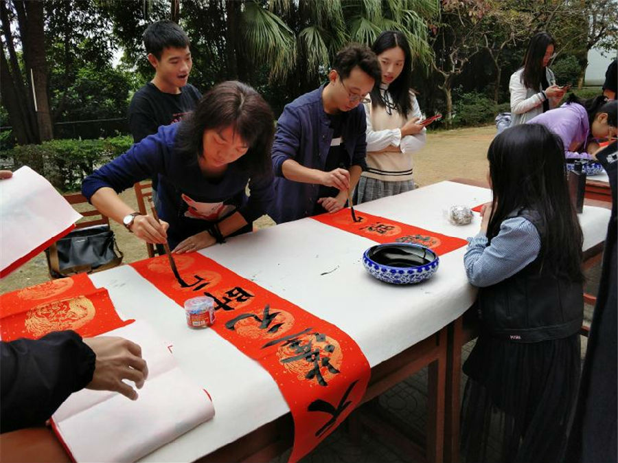 生态环境技术学院开展春节送温暖活动2_副本.jpg